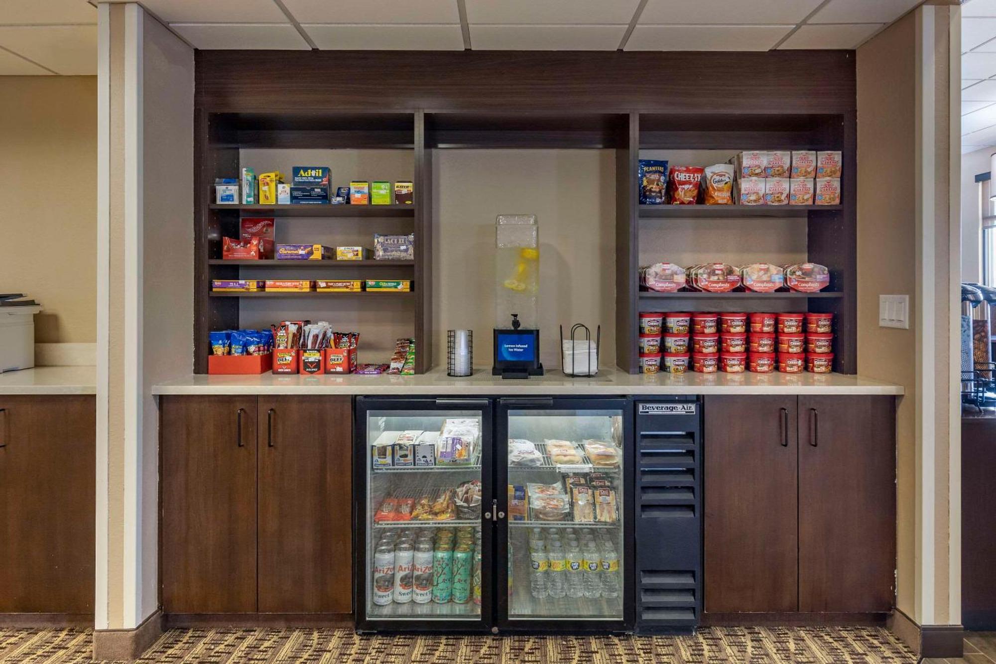 Comfort Inn & Suites Gateway To Glacier National Park Shelby Eksteriør billede