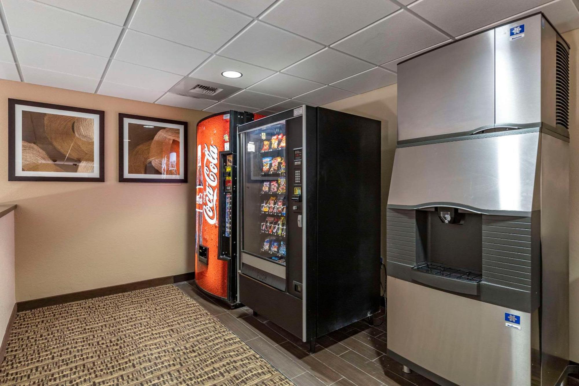 Comfort Inn & Suites Gateway To Glacier National Park Shelby Eksteriør billede