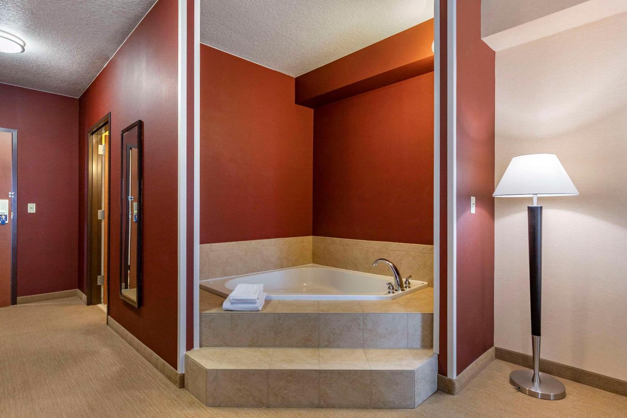 Comfort Inn & Suites Gateway To Glacier National Park Shelby Eksteriør billede