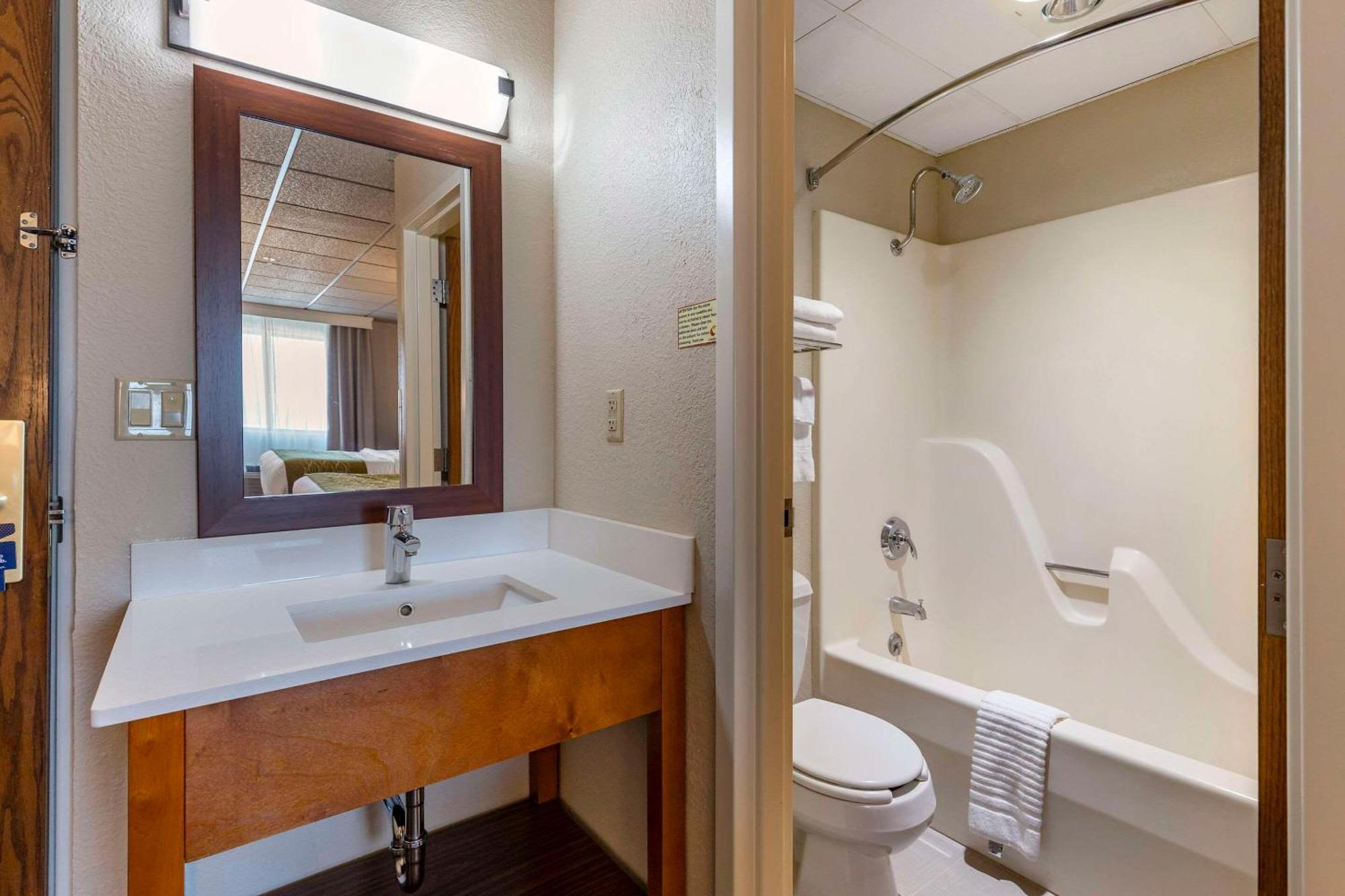 Comfort Inn & Suites Gateway To Glacier National Park Shelby Eksteriør billede